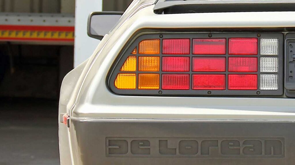 DeLorean ritorna al futuro: il teaser dell’auto elettrica